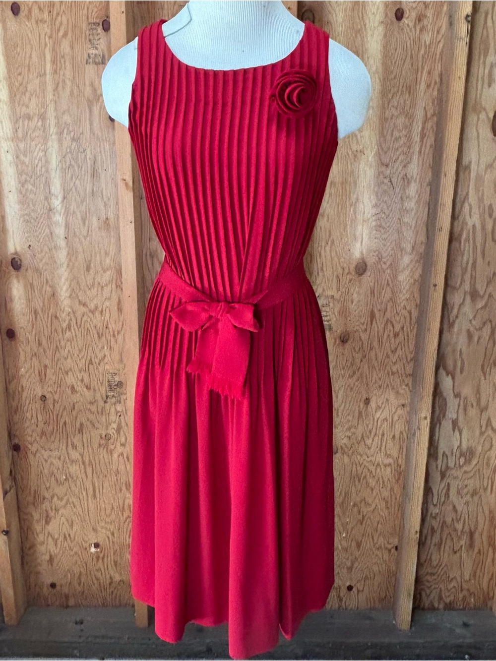 Albert Nipon Red Pleated Sleeveless Dress with Waist Tie & Rosette Size 6